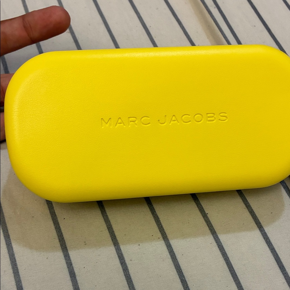 NWOT Marc Jacobs Black Sunglasses with Yellow Case - Picture 5 of 6